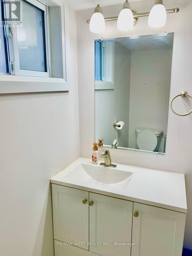 Photo du bâtiment - 5 McDonald Dr