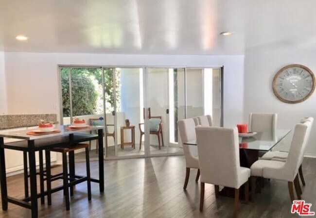 Kitchen, dining, balcony - 671 Mildred Ave