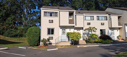 Building Photo - 16 Donna Dr