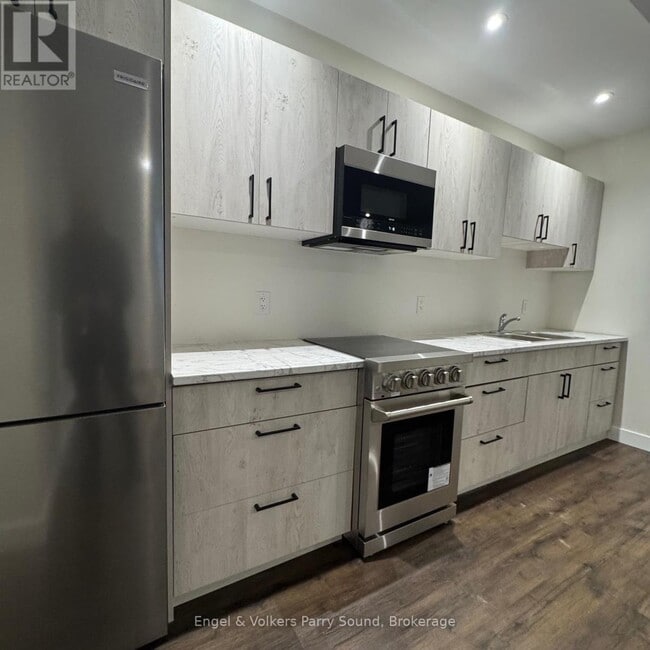 Building Photo - 57 James St