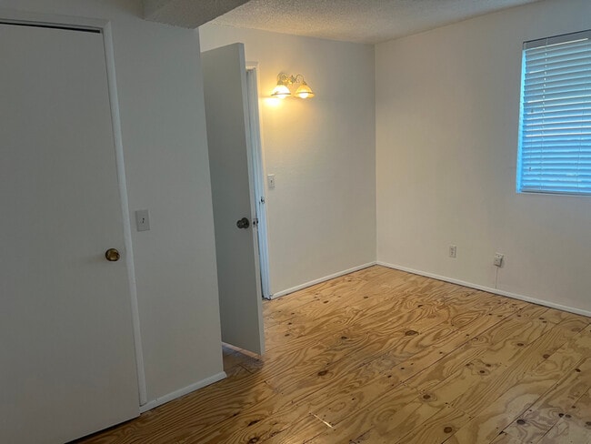 Building Photo - 2405 Nolte Dr