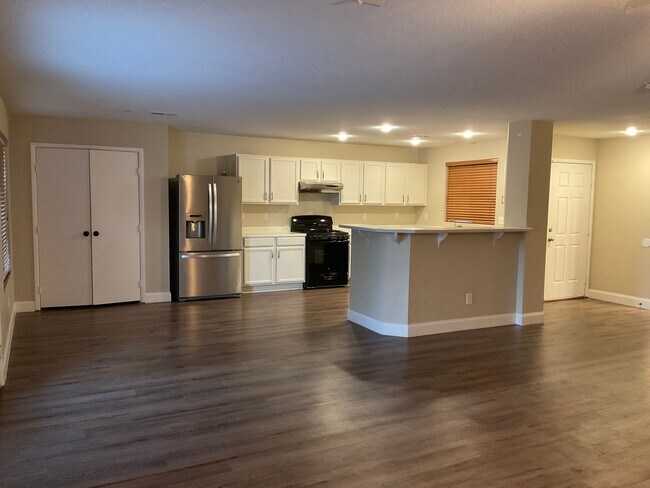 Foto del edificio - Great 1 story home, 3brs, 2bth, 2cg