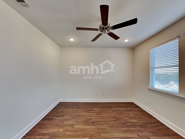 Building Photo - 3901 Chivalry Dr