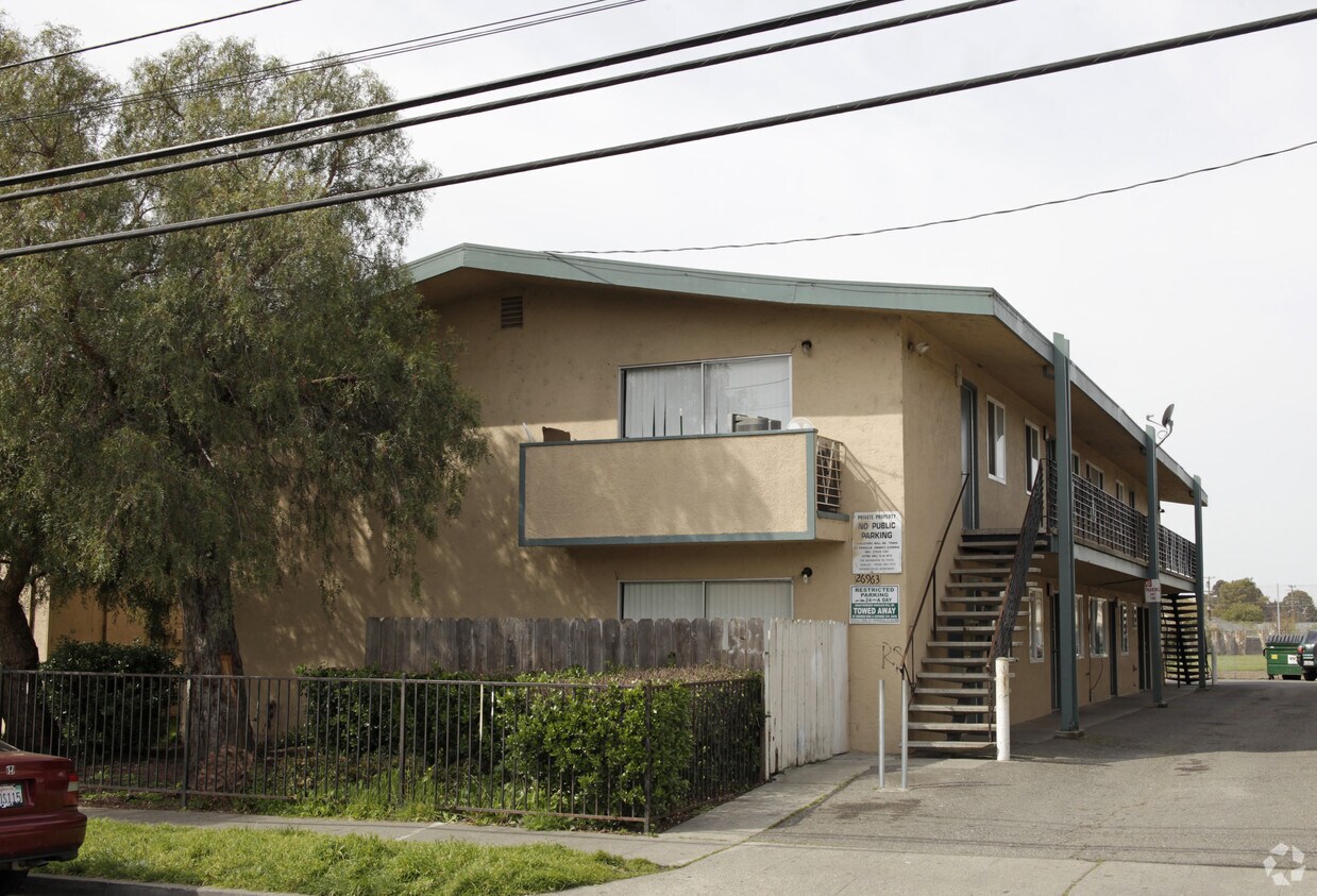 Primary Photo - 26963 Tyrrell Ave