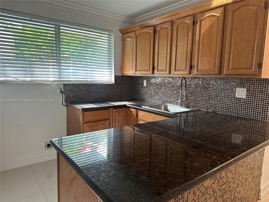 Foto del edificio - 3071 SW 27th Ave