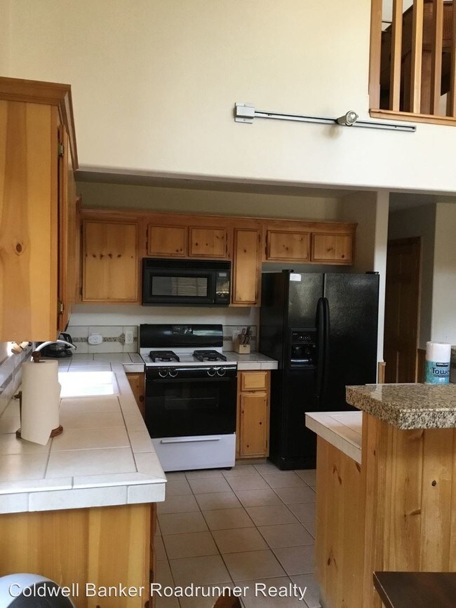 Building Photo - 3 br, 2 bath House - 764 Summit Blvd