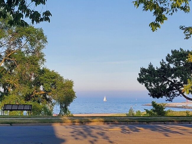 Lake Views - 1624 Michigan Blvd