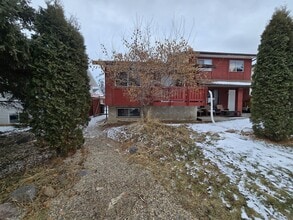 Building Photo - 912 9 St