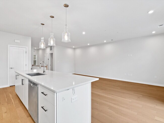 Foto del edificio - "Modern Living Awaits: Spacious 2-Bed, 2.5-Bath Townhouse in the Heart of McLean!"