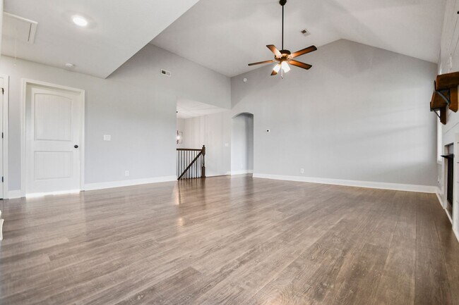 Building Photo - Pet Friendly Four Bedroom with Basement!