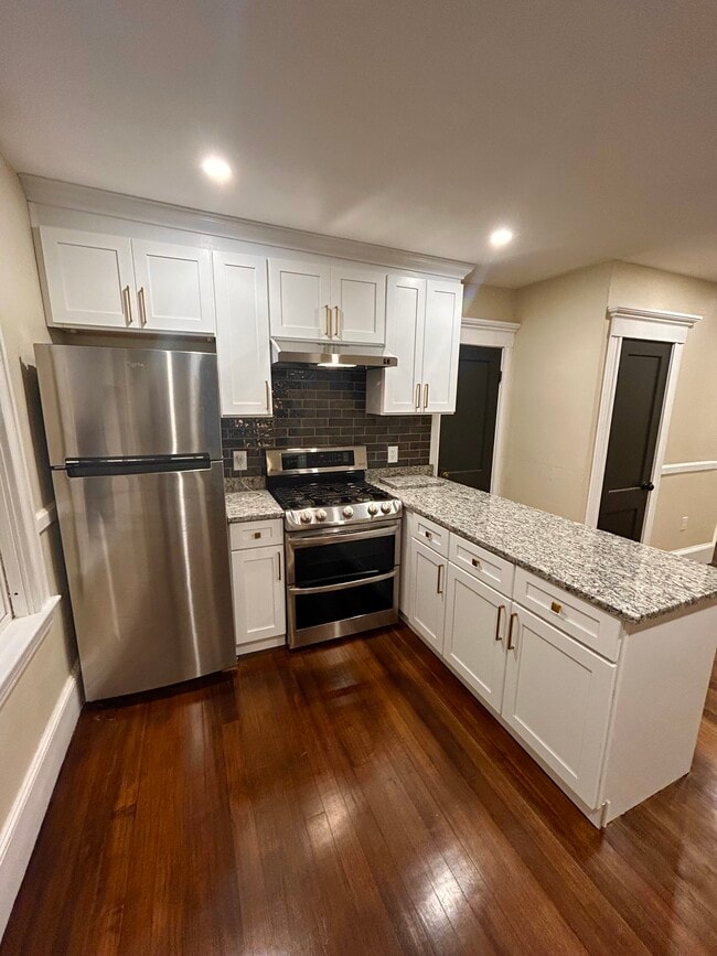 Kitchen - 252 Central Ave