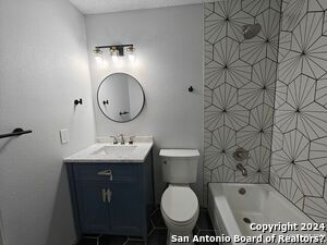 Foto del edificio - 5930 Whispering Lake St