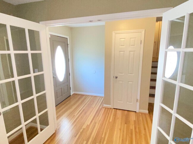 Foto del edificio - 320 Forrest Park Ct NW