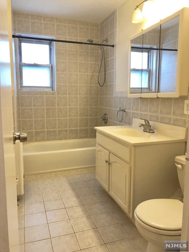 Foto del edificio - 2320 Linwood Ave