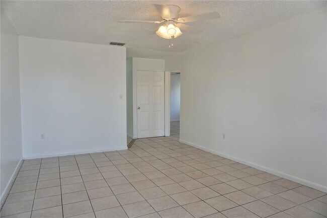 Building Photo - 2567 Elm Avenue