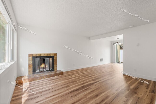 Foto del edificio - 1153-1155-1155 NE 120th Ave