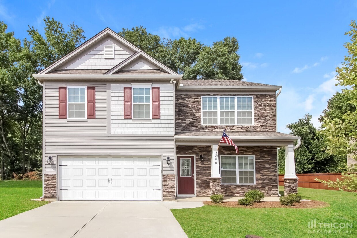 Primary Photo - 228 Addlestone Cir