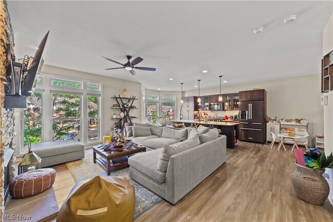Building Photo - 63 Ashbourne Dr