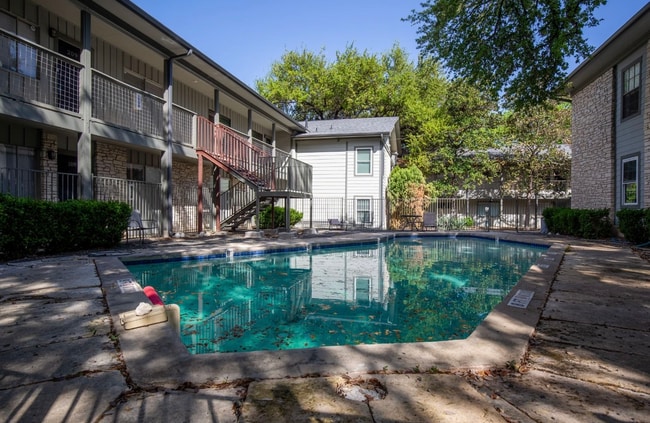 Building Photo - 2303 East Side Dr