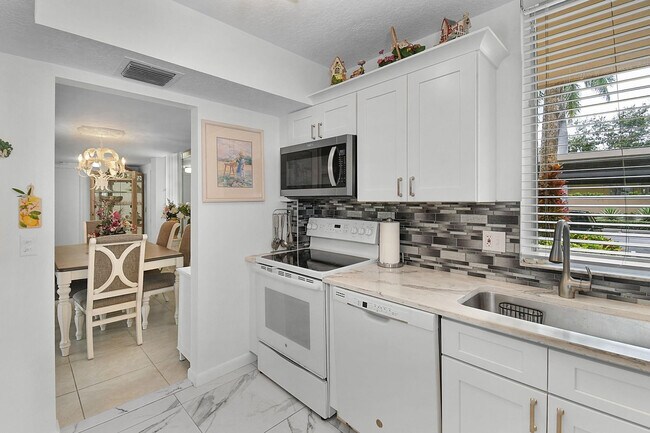 Foto del edificio - 3412 NE Causeway Blvd