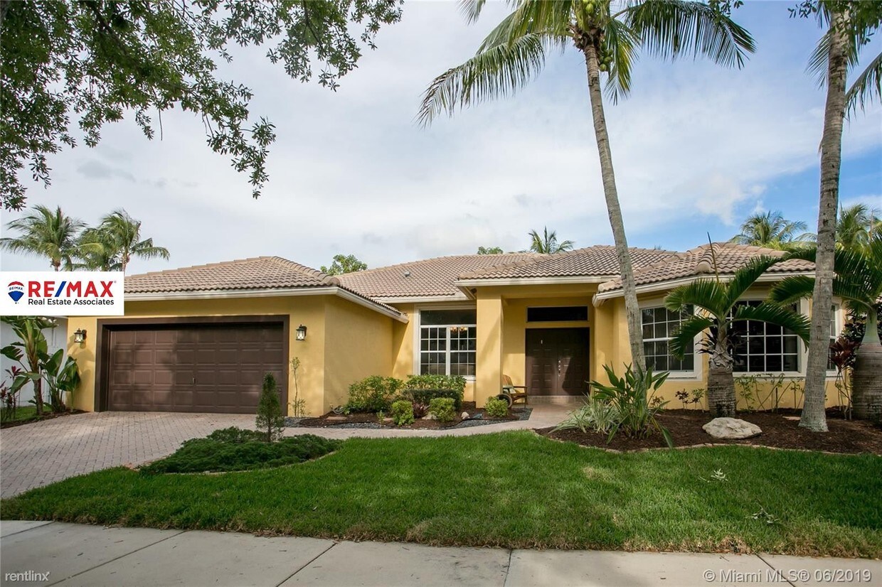 Primary Photo - 5 br, 3 bath House - 3771 Oak Ridge Cir