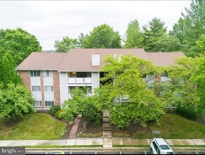 Building Photo - 12309 Silvergate Way