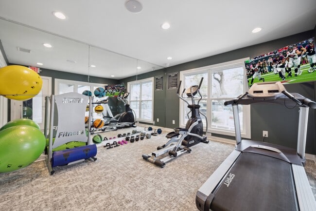 Building Photo - Elevate at Huebner Grove