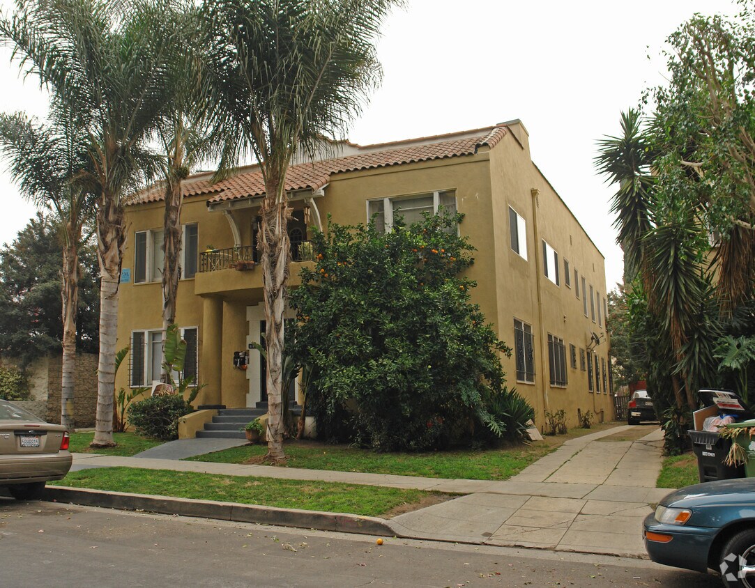 Foto principal - 642 N Genesee Ave