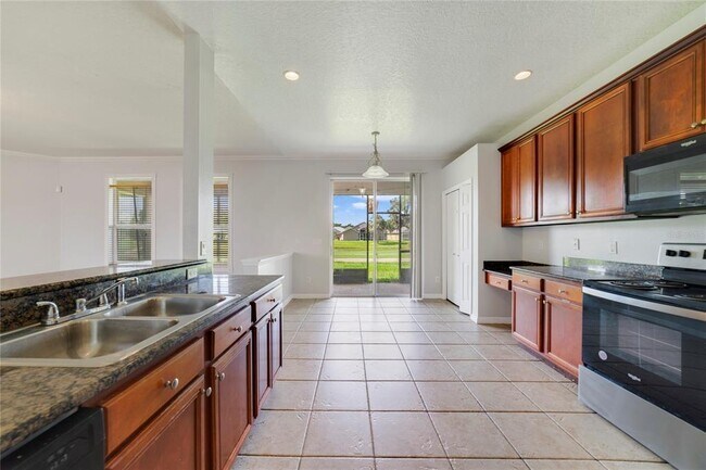 Foto del edificio - 2298 The Oaks Blvd