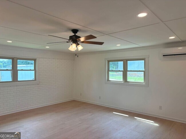 Foto del edificio - 510 Taylor Smith Rd