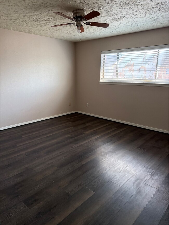 Building Photo - 3010 Bee Cave Dr