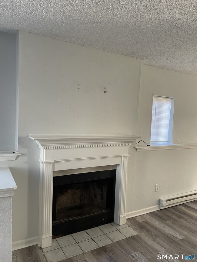 Building Photo - 925 Oronoke Rd