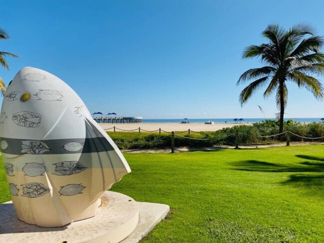 Foto del edificio - 906 N Riverside Dr