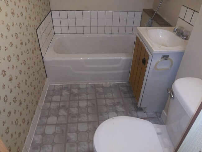 Foto del edificio - 1805 S 77th St