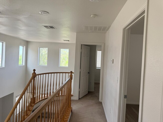 Foto del edificio - 3 BEDROOMS HOME WITH 2.5 BATHROOMS