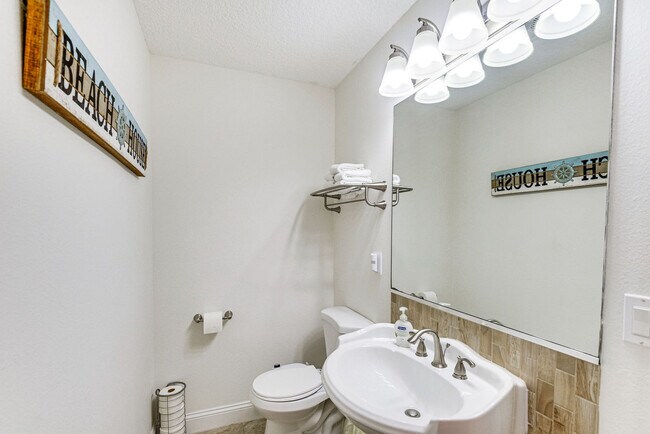 Foto del edificio - 2470 Ocean Shore Blvd