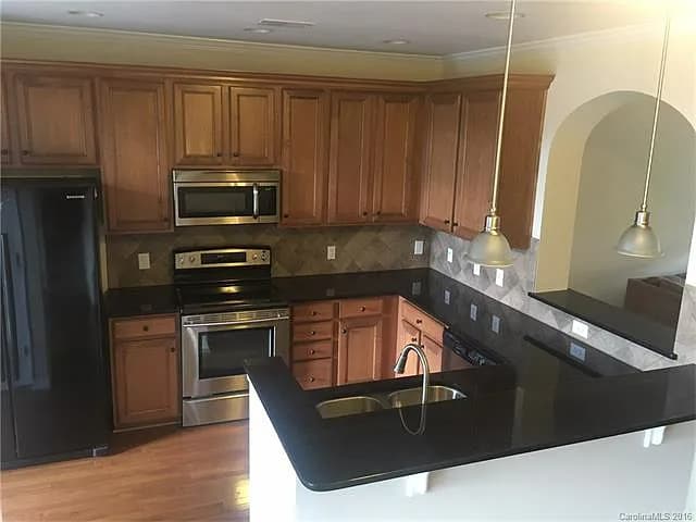 Building Photo - 816 Skybrook Falls Dr