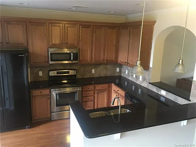 Foto del edificio - 816 Skybrook Falls Dr