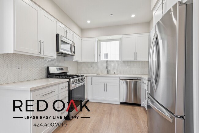 Building Photo - Incredible Three Bedroom, Bright And Sunny...