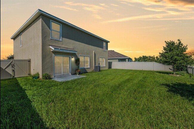 Foto del edificio - Stunning 5BR House in Wesley Chapel Lagoon Community