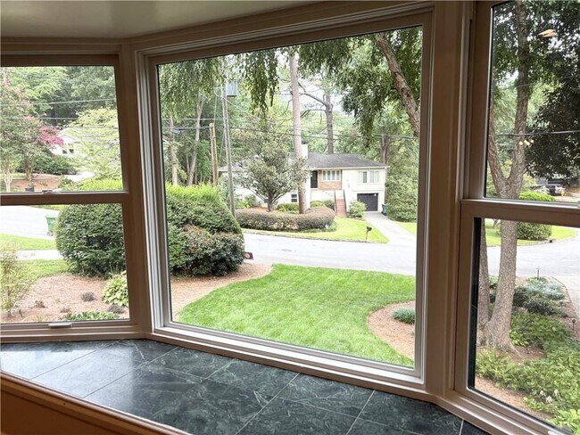 Foto del edificio - 654 Upton Rd NW