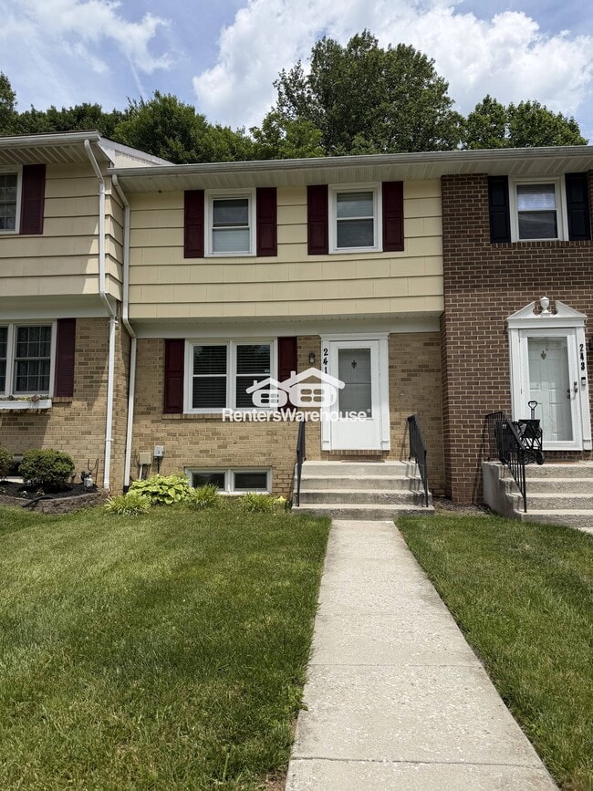 Building Photo - 241 Cedarmere Cir