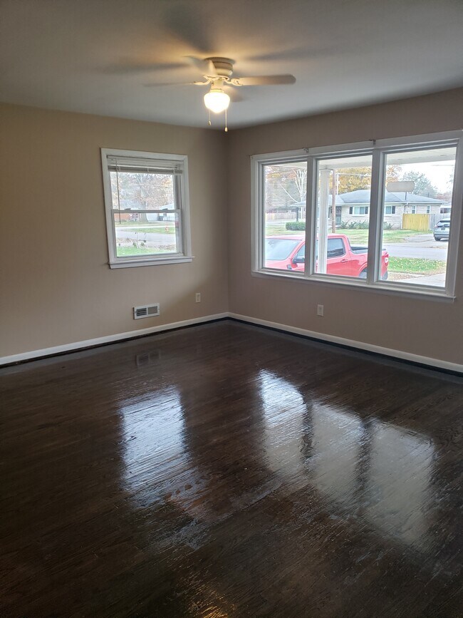 Foto del edificio - 5703 Bunning Dr