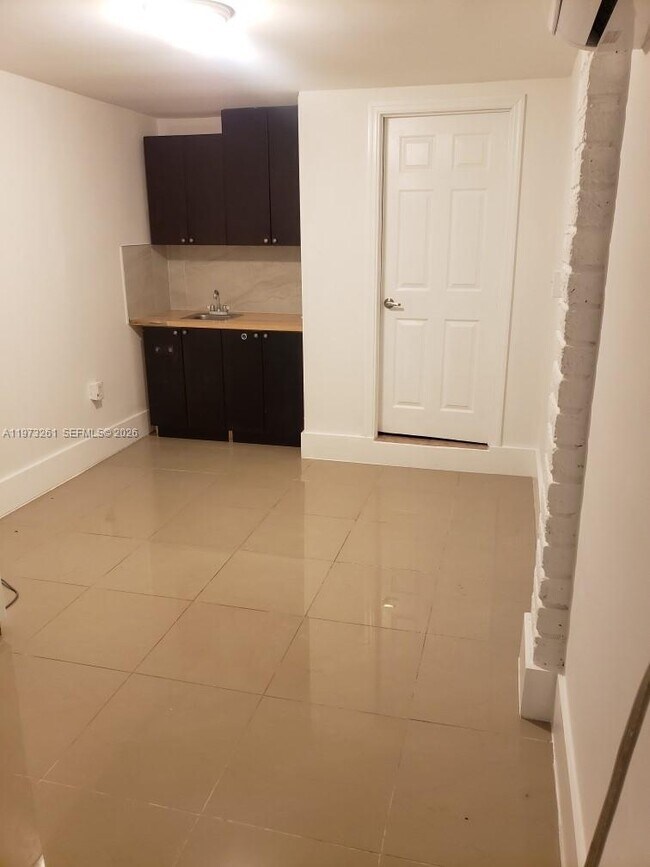 Foto del edificio - 4124 SW 61st Ave