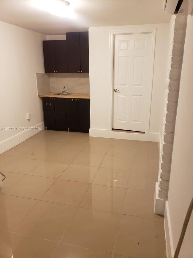 Building Photo - 4124 SW 61st Ave