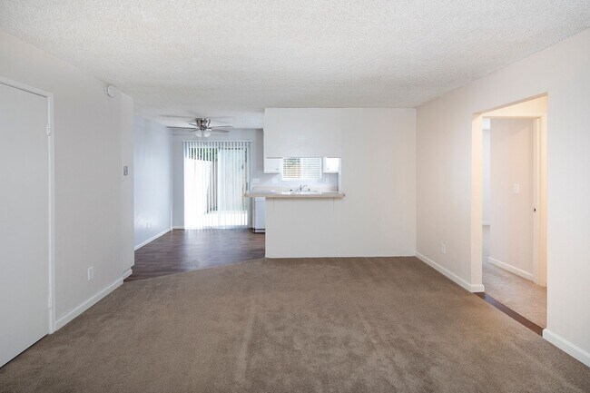 Building Photo - El Cajon 2 Bed/1 Bath in Gated Community with AC, Large Patio, and Parking