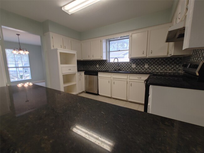 Foto del edificio - 633 Mosswood Dr