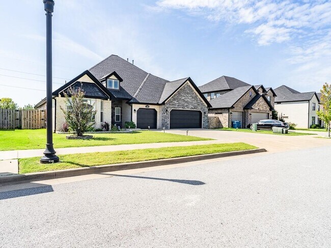 Foto del edificio - 1907 SW Edinburgh Ave