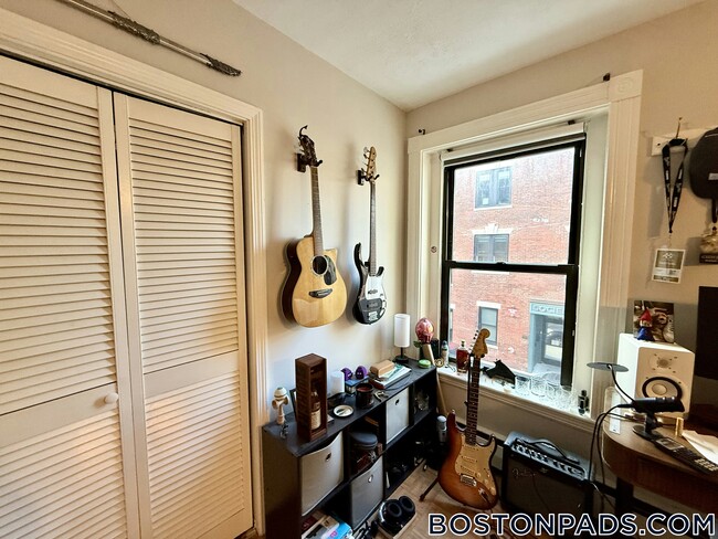 Building Photo - 1526 Tremont St