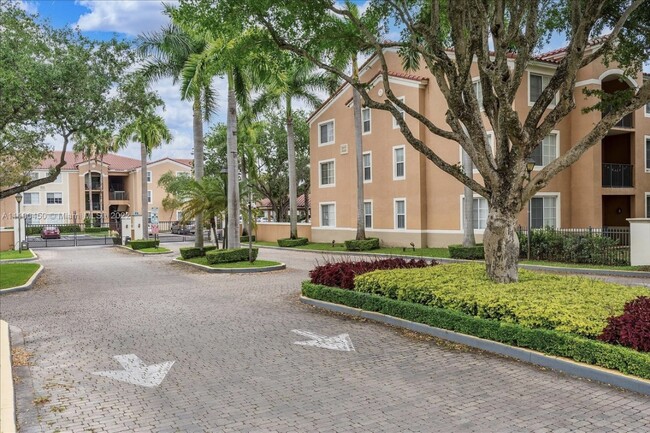 Building Photo - 6851 SW 44th St